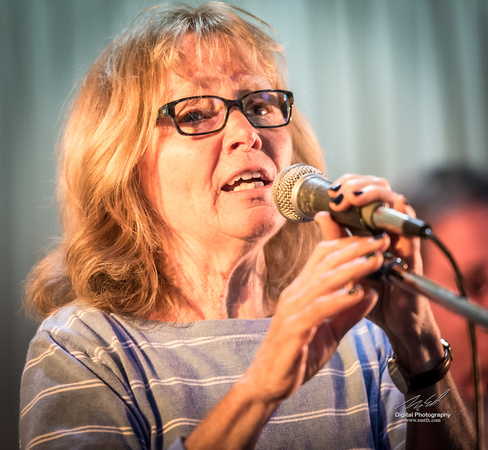 2019-06-22 Jan sings Karen Carpenter June 2019-0104