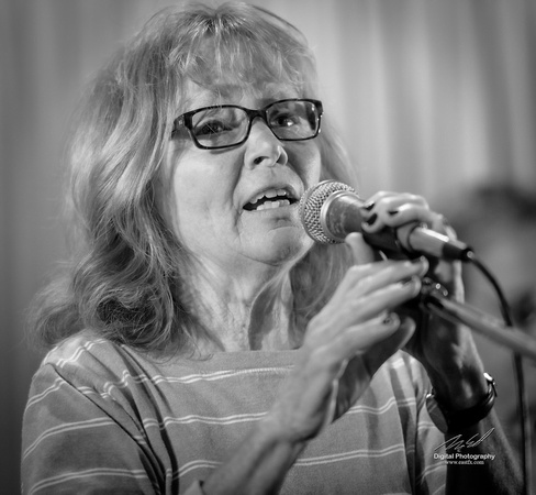 2019-06-22 Jan sings Karen Carpenter June 2019-0104-2