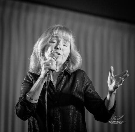 2019-06-22 Jan sings Karen Carpenter June 2019-0133