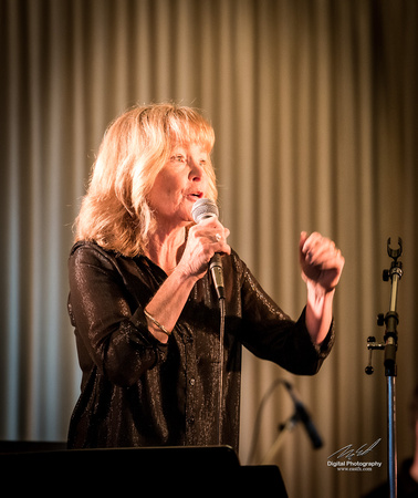 2019-06-22 Jan sings Karen Carpenter June 2019-0123